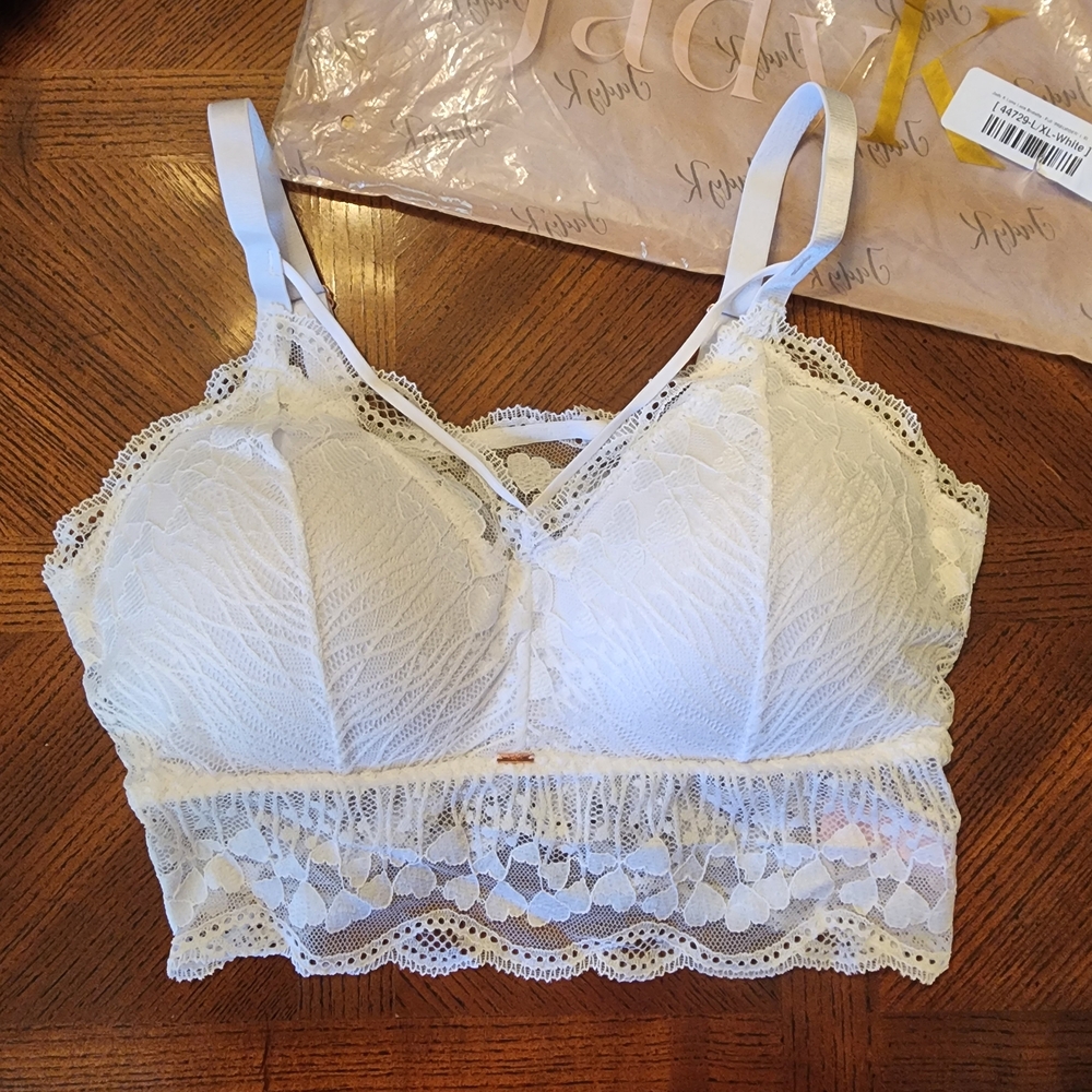NEW Elegant White Soft Lace Bralette